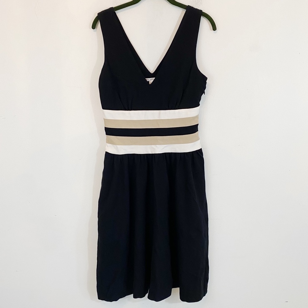 DIANE VON FURSTENBERG black v neck dress